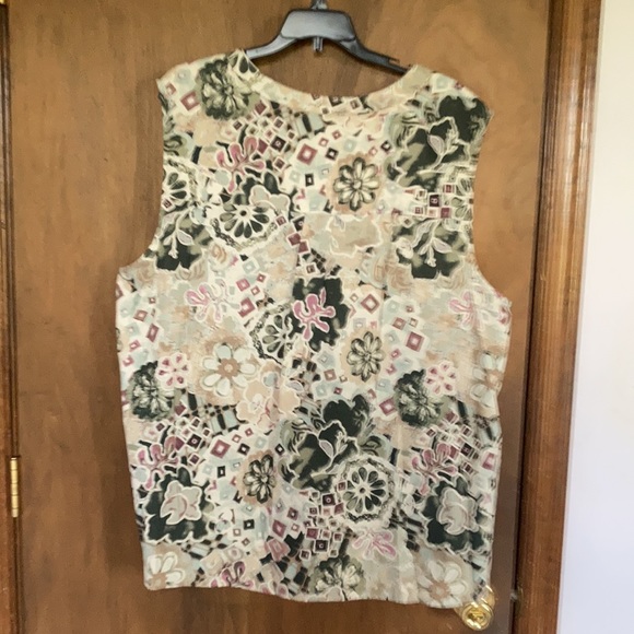 Relisted Erika abstract floral painterly print button down sleeveless top - Picture 11 of 17